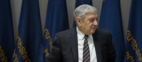 Министр по чрезвычайным ситуациям Феликс Цолакян перед началом церемонии вручения грамот журналистам и сотрудникам МЧС (5 февраля 2020). Еревaн Министр по чрезвычайным ситуациям Феликс Цолакян перед началом церемонии вручения грамот журналистам и сотрудникам МЧС (5 февраля 2020). Еревaн - Sputnik Արմենիա