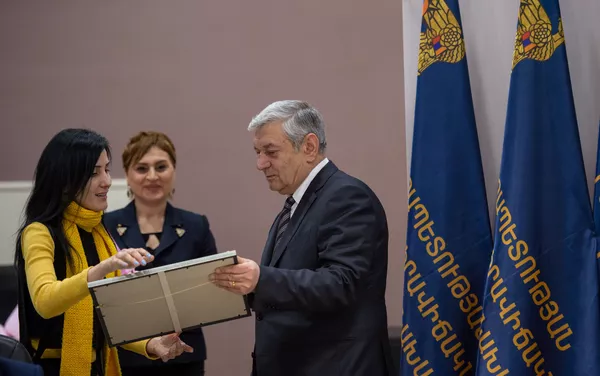 Министр по чрезвычайным ситуациям Феликс Цолакян во время церемонии вручения грамот журналистам и сотрудникам МЧС (5 февраля 2020). Еревaн - Sputnik Армения