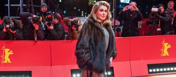 Актриса Катрин Денёв перед премьерой фильма Прощай, ночь в рамках 69-го Берлинского кинофестиваля Берлинале - 2019 (12 февраля 2019). Берлин - Sputnik Армения