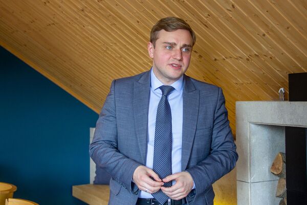 Ինչպես ՌԴ դեսպանատան ամենաջահել դիվանագետը հայտնվեց Երևանում ու յուրային դարձավ - Sputnik Արմենիա