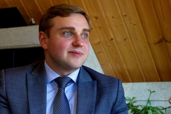 Ինչպես ՌԴ դեսպանատան ամենաջահել դիվանագետը հայտնվեց Երևանում ու յուրային դարձավ - Sputnik Արմենիա