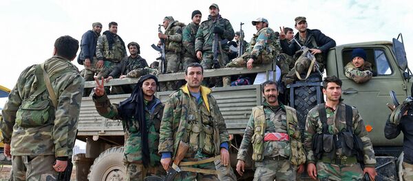 Солдаты сирийской армии наступают в городе Талл-Султан в направлении города Саракеб, расположенного на северо-западе сирийской провинции Идлиб (5 февраля 2020). Сирия - Sputnik Армения