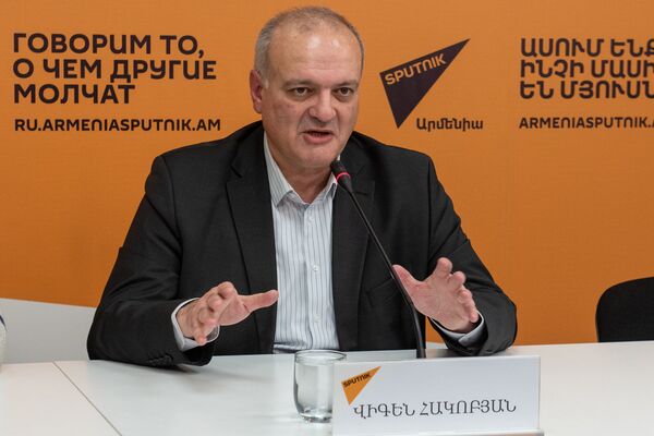 Референдум по Конституции станет для Пашиняна промежуточным тестом - политтехнолог - Sputnik Армения