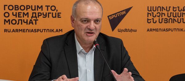 Политтехнолог Виген Акопян на пресс-конференции Какие изменения могут произойти на оппозиционном поле? (7 февраля 2020). Еревaн - Sputnik Արմենիա