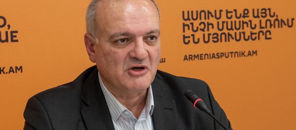 Политтехнолог Виген Акопян на пресс-конференции Какие изменения могут произойти на оппозиционном поле? (7 февраля 2020). Еревaн Политтехнолог Виген Акопян на пресс-конференции Какие изменения могут произойти на оппозиционном поле? (7 февраля 2020). Еревaн - Sputnik Արմենիա