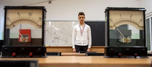 Ученик 11 класса гимназии Квант Давид Гюламирян - Sputnik Արմենիա