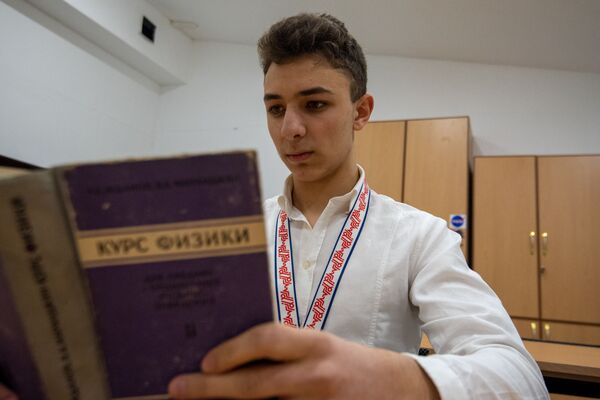 Հայ պատանիներն իրենց հավակնոտ ծրագրերով Մարս կհասնեն, իսկ առայժմ մեդալներ են շահում Հայ պատանիներն իրենց հավակնոտ ծրագրերով Մարս կհասնեն, իսկ առայժմ մեդալներ են շահում - Sputnik Արմենիա