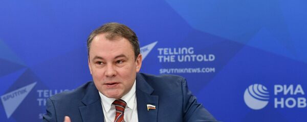 Заместитель председателя Государственной Думы РФ, руководитель делегации РФ в ПАСЕ, вице-спикер ПАСЕ Петр Толстой - Sputnik Армения