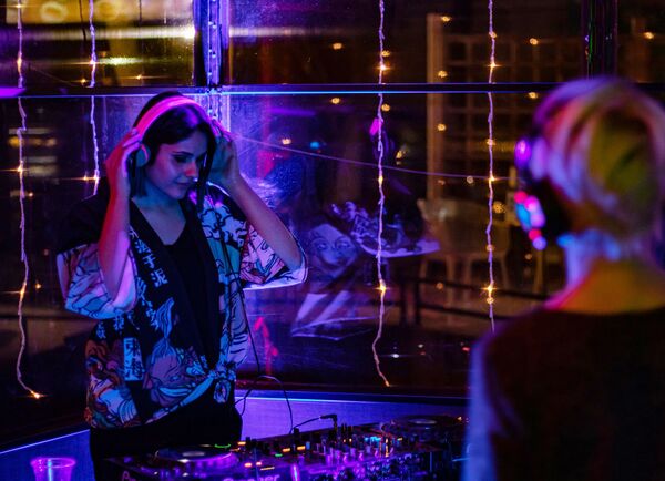 Тихий восторг: в Ереване пройдет вторая по счету бесшумная дискотека - Sputnik Армения