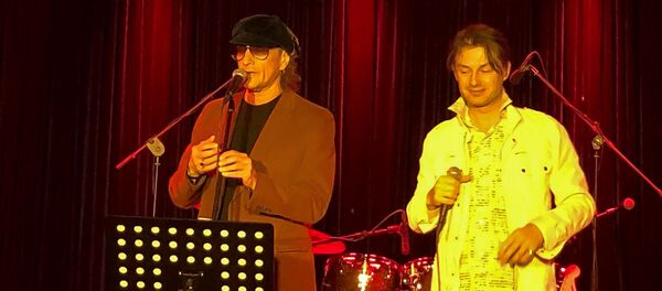 Сергей и Николай Арутюновы и Hayat band представили песню Ha, Take a Step в Hayat Music Hall (7 февраля 2020). Гюмри - Sputnik Արմենիա