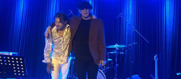 Сергей и Николай Арутюновы и Hayat band представили песню Ha, Take a Step в Hayat Music Hall (7 февраля 2020). Гюмри - Sputnik Армения