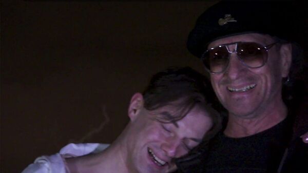 «Թավշյա», բայց ոչ քաղաքական. ովքե՞ր են «եվրատեսիլյան» ցանկություն ունեցող Արությունովները «Թավշյա», բայց ոչ քաղաքական. ովքե՞ր են «եվրատեսիլյան» ցանկություն ունեցող Արությունովները - Sputnik Արմենիա