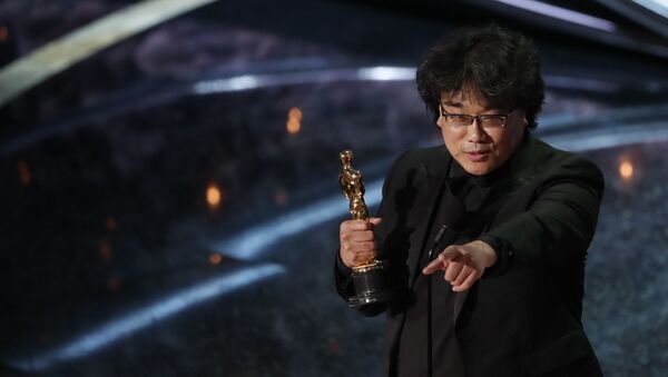 Режиссер Бонг Чжун Хо получает премию Оскар за лучший иностранный фильм Паразиты (Южная Корея) на 92-й церемонии Оскар (9 февраля 2020). Голливуд - Sputnik Армения