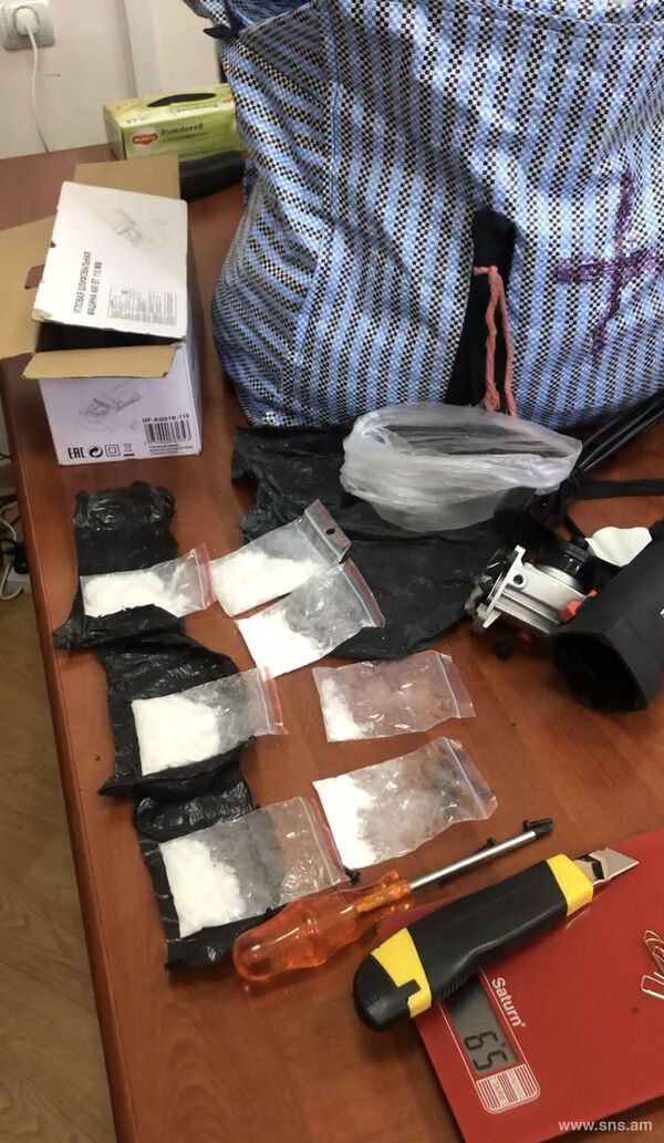 Տղամարդն էլեկտրական սղոցի մեջ թմրամիջոց է թաքցրել և ուղարկել Հայաստան Տղամարդն էլեկտրական սղոցի մեջ թմրամիջոց է թաքցրել և ուղարկել Հայաստան - Sputnik Արմենիա