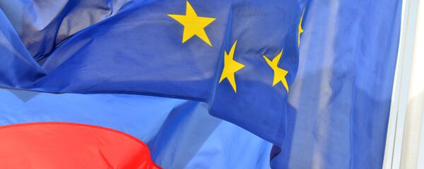 Флаги России, ЕС, Франции и герб Ниццы на набережной Ниццы Флаги России, ЕС, Франции и герб Ниццы на набережной Ниццы - Sputnik Армения