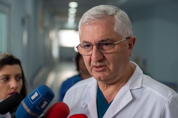 В Ереване провели уникальную операцию по удалению огромной опухоли у новорожденного - Sputnik Армения