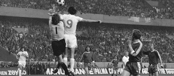 Финальный матч Кубка Европейских чемпионов по футболу между командами Бавария и Лидс (28 мая 1975). Париж - Sputnik Армения