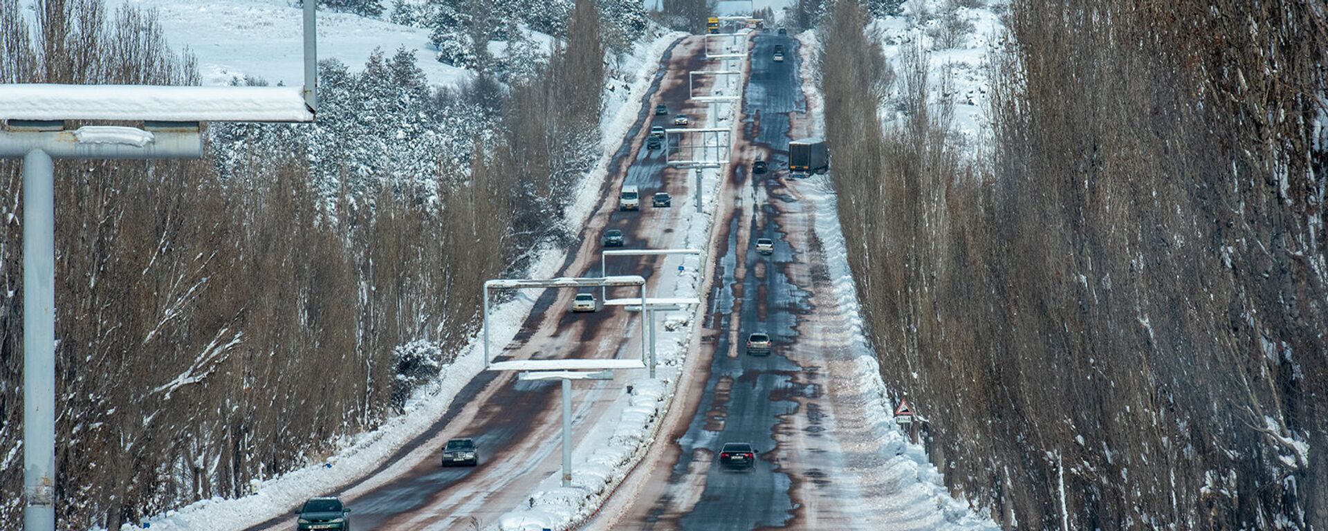 Автомобили на трассе М4 - Sputnik Армения, 1920, 01.03.2021