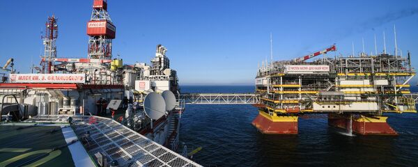 Стационарная платформа компании Лукойл в северной части акватории Каспийского моря Стационарная платформа компании Лукойл в северной части акватории Каспийского моря - Sputnik Արմենիա