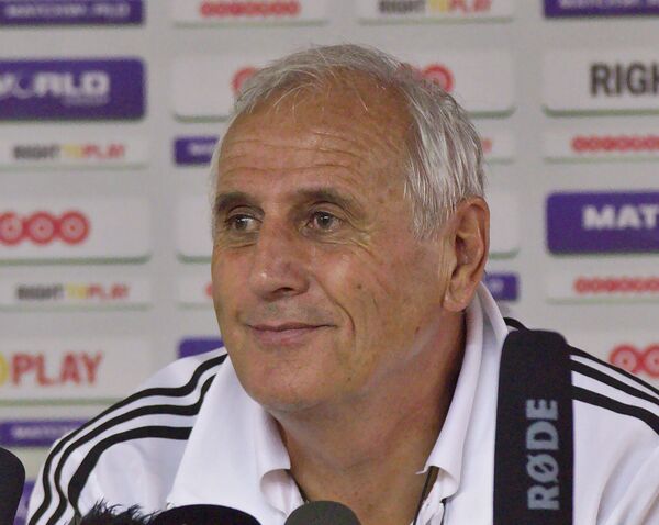 На фоне отставки Хашманяна: тренеры сборной Армении менялись, а футбол — нет - Sputnik Армения