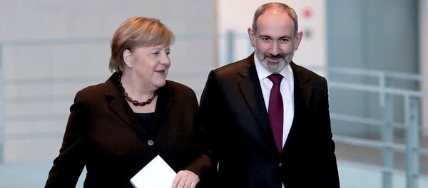 Канцлер Германии Ангела Меркель (слева) и премьер-министр Армении Никол Пашинян перед встречей в канцелярии (13 февраля 2020). Берлин Канцлер Германии Ангела Меркель (слева) и премьер-министр Армении Никол Пашинян перед встречей в канцелярии (13 февраля 2020). Берлин - Sputnik Արմենիա