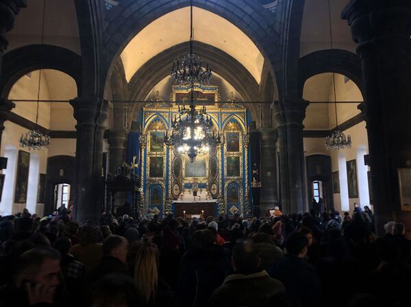 Ավստրիացի նորապսակները Գյումրիում հիացան Տրնդեզով և թռան կրակի վրայով. տեսանյութ Ավստրիացի նորապսակները Գյումրիում հիացան Տրնդեզով և թռան կրակի վրայով. տեսանյութ - Sputnik Արմենիա