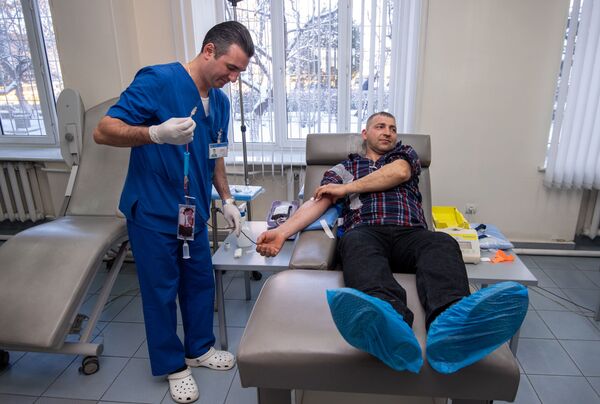 Армянская группа крови: строители стали донорами для онкобольных детей - Sputnik Армения