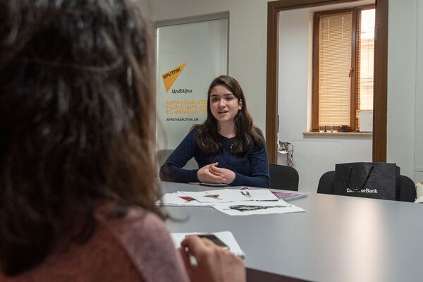 «Միլիոնավոր հետաքրքրություններ» ունեցող 15-ամյա աղջիկը երազանքի զգեստներ է ստեղծում «Միլիոնավոր հետաքրքրություններ» ունեցող 15-ամյա աղջիկը երազանքի զգեստներ է ստեղծում - Sputnik Արմենիա