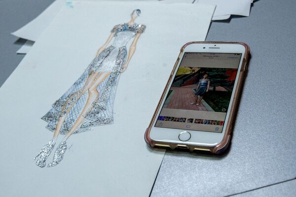 «Միլիոնավոր հետաքրքրություններ» ունեցող 15-ամյա աղջիկը երազանքի զգեստներ է ստեղծում «Միլիոնավոր հետաքրքրություններ» ունեցող 15-ամյա աղջիկը երազանքի զգեստներ է ստեղծում - Sputnik Արմենիա