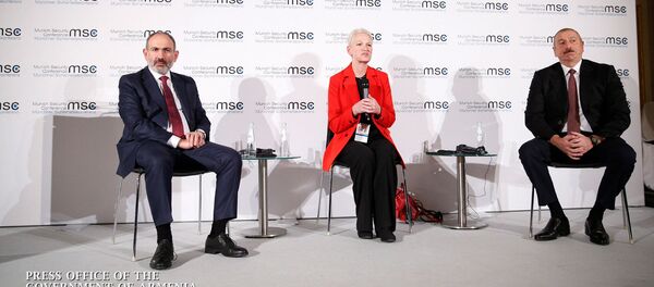 Совместное выступление премьер-министра Армении Никола Пашиняна и президента Азербайджана Ильхама Алиева (15 февраля 2020). Мюнхен Совместное выступление премьер-министра Армении Никола Пашиняна и президента Азербайджана Ильхама Алиева (15 февраля 2020). Мюнхен - Sputnik Армения