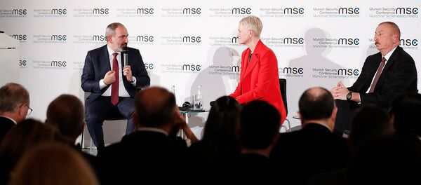 Совместное выступление премьер-министра Армении Никола Пашиняна и президента Азербайджана Ильхама Алиева (15 февраля 2020). Мюнхен Совместное выступление премьер-министра Армении Никола Пашиняна и президента Азербайджана Ильхама Алиева (15 февраля 2020). Мюнхен - Sputnik Армения