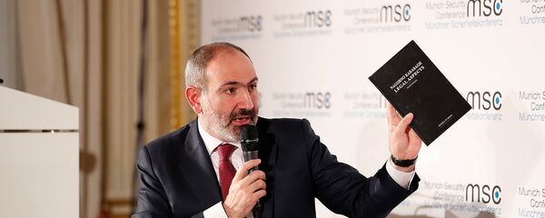 Премьер-министр Армении Никол Пашинян на совместном выступлении с президентом Азербайджана Ильхамом Алиевым (15 февраля 2020). Мюнхен Премьер-министр Армении Никол Пашинян на совместном выступлении с президентом Азербайджана Ильхамом Алиевым (15 февраля 2020). Мюнхен - Sputnik Армения