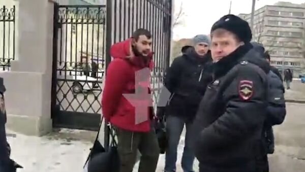 Видео со злоумышленником, ранившим двух человек в храме в Москве - Sputnik Армения