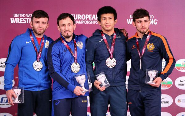 Церемония награждения победителей (61 кг) Чемпионата Европы по вольной борьбе (16 февраля 2020). Рим - Sputnik Армения
