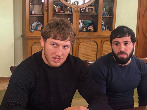 Приедете с Олимпиады, женю, как миленьких: мэр Гюмри пригрозил Алексаняну и Чаляну Приедете с Олимпиады, женю, как миленьких: мэр Гюмри пригрозил Алексаняну и Чаляну - Sputnik Армения