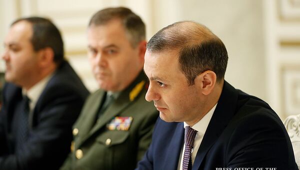 Секретарь Совета безопасности Армен Григорян на совещании в связи  с гибелью военнослужащих (17 февраля 2020). Еревaн - Sputnik Армения