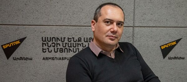 Պետրոսյան. «Էդողանն իր վարկանիշի անկումը կոծկում է արտաքին թշնամի գտնելով» Պետրոսյան. «Էդողանն իր վարկանիշի անկումը կոծկում է արտաքին թշնամի գտնելով» - Sputnik Արմենիա