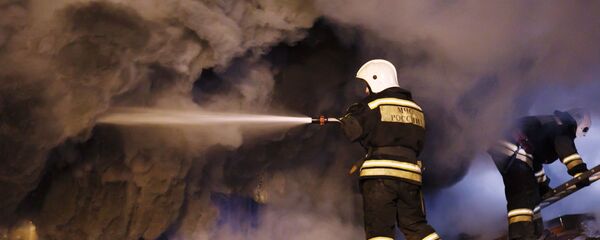 Пожар на складе лакокрасочных материалов в Волгограде Пожар на складе лакокрасочных материалов в Волгограде - Sputnik Армения