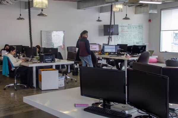 Чужая миссия: почему IT-компании в Армении берут на себя функции государства и вузов - Sputnik Армения