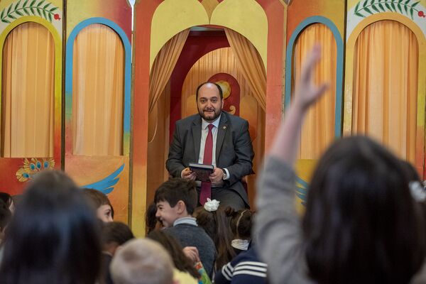 Արայիկ Հարությունյանը խոստովանեց` երբ է վերջին անգամ գիրք կարդացել - Sputnik Արմենիա