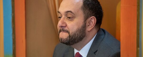 Министр образования, науки, культуры и спорта Араик Арутюнян читает сказку Туманяна Кот и пес в библиотеке имени Хнко Апера (19 февраля 2020). Еревaн Министр образования, науки, культуры и спорта Араик Арутюнян читает сказку Туманяна Кот и пес в библиотеке имени Хнко Апера (19 февраля 2020). Еревaн - Sputnik Армения