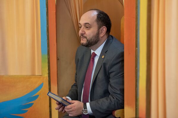 Արայիկ Հարությունյանը խոստովանեց` երբ է վերջին անգամ գիրք կարդացել - Sputnik Արմենիա