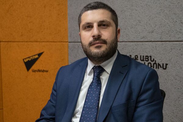 Не просто вопрос пенсии: почему в Армении решили дать льготы учителям армянского из Грузии - Sputnik Армения