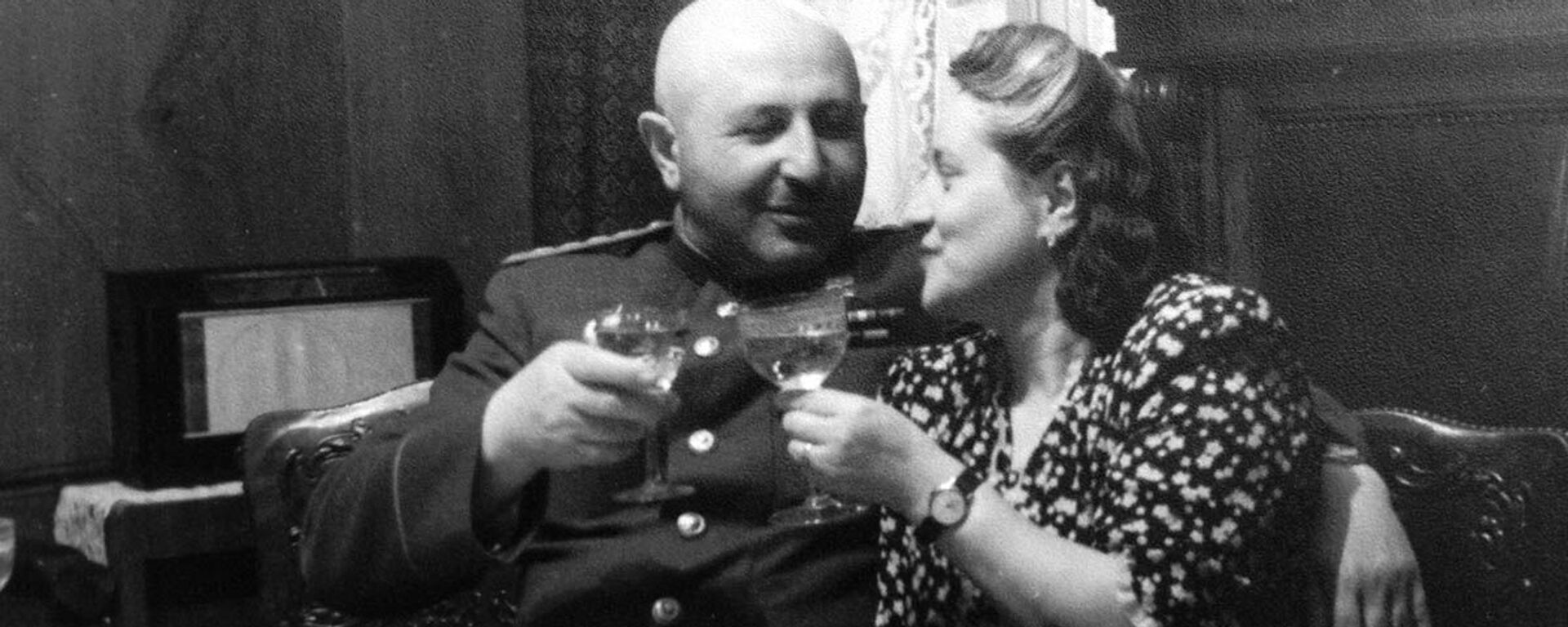 Հովհաննես Բաղրամյանը կնոջ հետ - Sputnik Արմենիա, 1920, 02.12.2021
