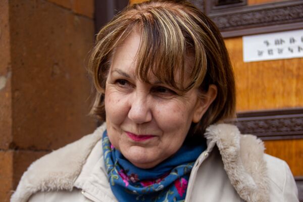 Скоро весна, пора любви!, или Кого в Ереване ждал сюрприз в День дарения книг - Sputnik Армения