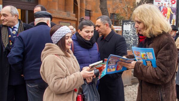  Флешмоб ко дню дарения книги (19 февраля 2020). Еревaн - Sputnik Армения