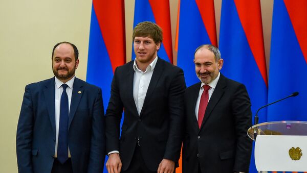 Артур Алексанян (в центре) на церемонии награждения лучших спортсменов 2019 года (21 февраля 2020). Еревaн - Sputnik Արմենիա