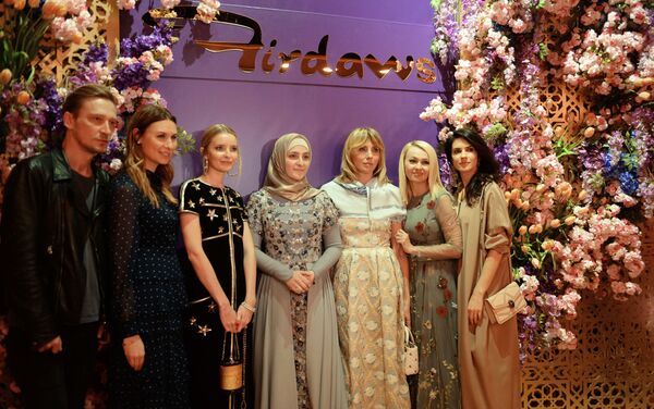 Показ линии одежды главного дизайнера Дома моды Firdaws Айшат Кадыровой в Грозном - Sputnik Армения