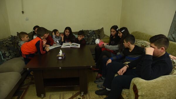 У семьи Бежанян, состоящей из 12-й ребенок, нет квартиры - Sputnik Армения