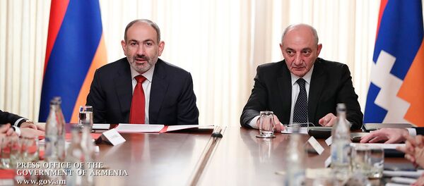 Премьер-министр Армении Никол Пашинян и президент Карабаха Бако Саакян на заседании совета безопасности Армении и Карабаха (22 февраля 2020). Степанакерт - Sputnik Արմենիա